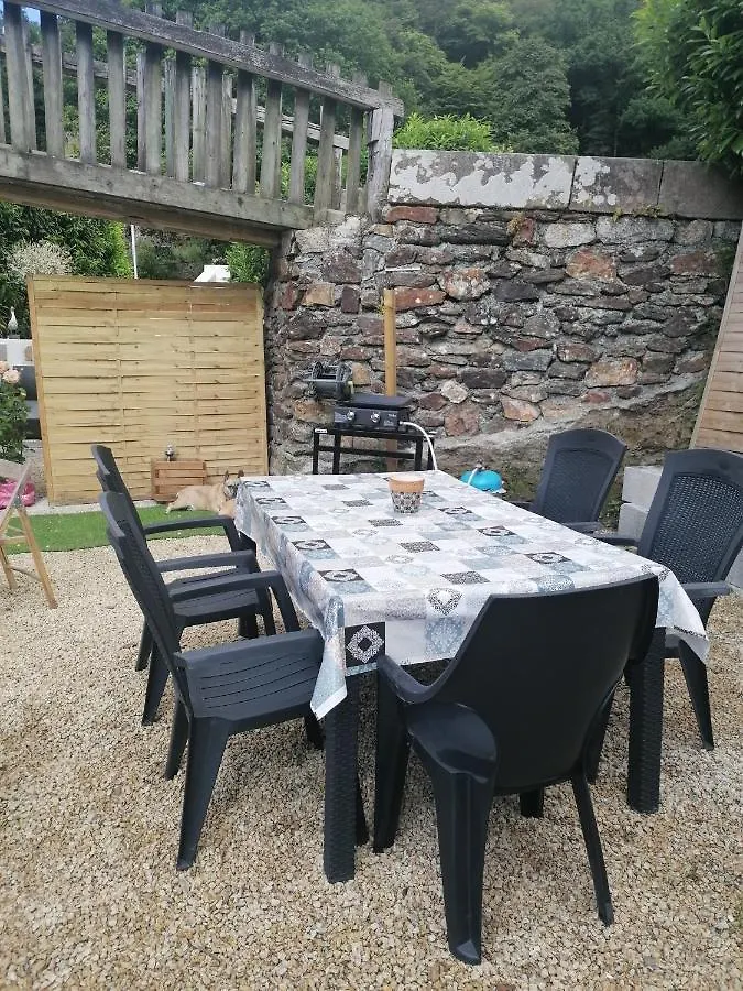 Moulin de brezal et étang à 20 minute de la mer Plounéventer