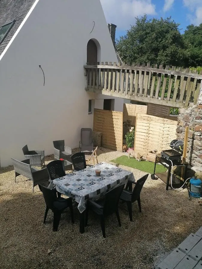 Moulin de brezal et étang à 20 minute de la mer Plounéventer